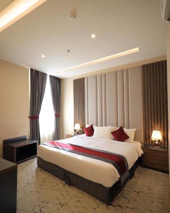 Red Fall Hotel