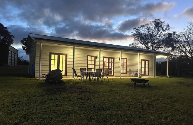Red Hill Farmstay Bathurst, 3BR Country Stay, only minutes to Bathurst. Sleeps7
