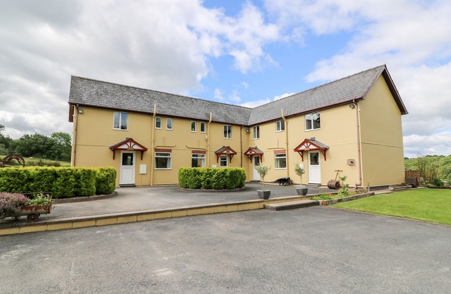 MAISON ROUGE KITE, animaux acceptés, avec un jardin à Howey, Réf 932195