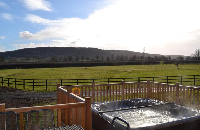Lodge-Premium-Douche-Vue sur la campagne-Red Kite Lodge