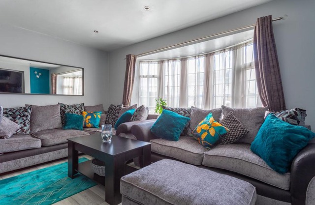 Red Lodge Stays - LS8 - close to city center and amenities - private parking - contractor welcome