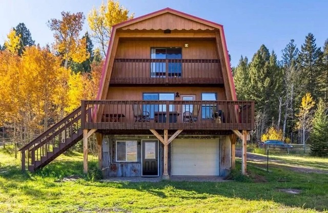 Red Rock Cabin- Gorgeous Lake and Mountain Views 20 Min to Yellowstone