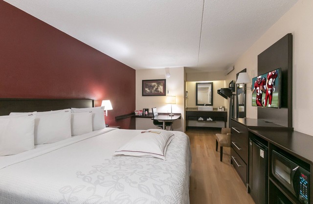 Red Roof Inn PLUS+ Boston - Framingham