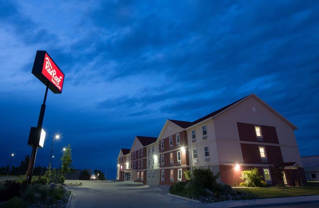 Red Roof Inn & Suites Dickinson