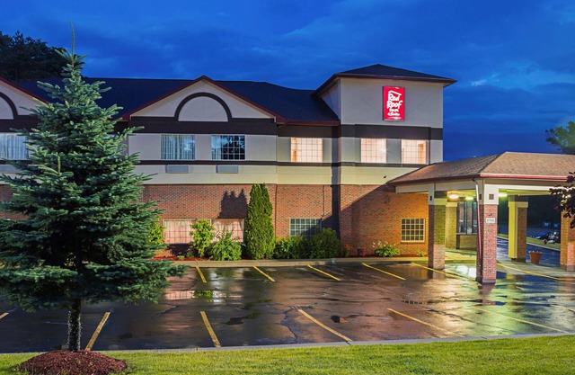 Red Roof Inn & Suites Lake Orion/ Auburn Hills