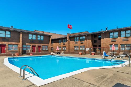 Red Roof Inn & Suites Lexington - Hamburg