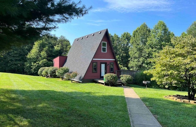 Red Roost A-Frame (Hocking Hills Area)