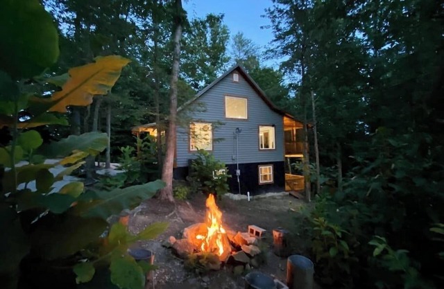 Red Route One; Mega LUX Cabin! 12 Guests;HOT TUB