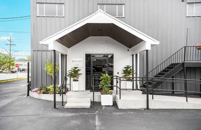 Redamo Suites