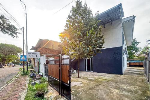 RedDoorz near RS Hermina Tangerang