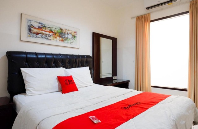 RedDoorz near Wisata Kota Lama Semarang