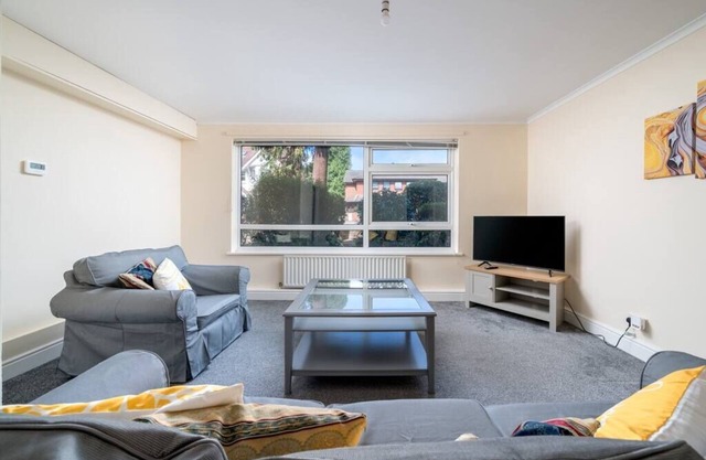 Redhill Surrey Pet Friendly 2 Bedroom Apartment