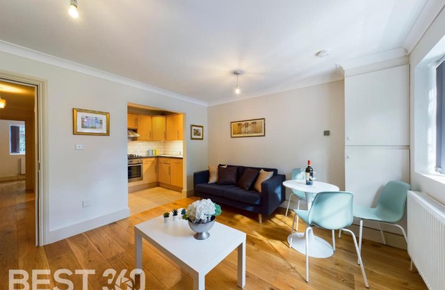 Redhill town centre apartment by Livingo
