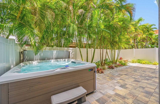 Redington Beach Villas 307 -⭐ Labor Day Special⭐ - Great Rates-Hot Tub!