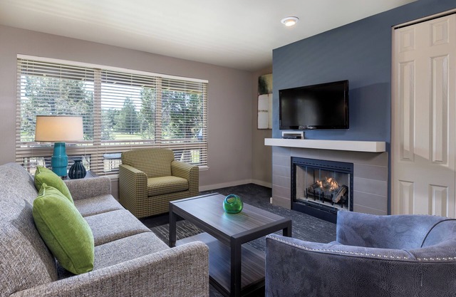 Redmond, OR: Condo 2 chambres avec balcon, Mini cuisine, 2 piscines, 3 terrains de golf