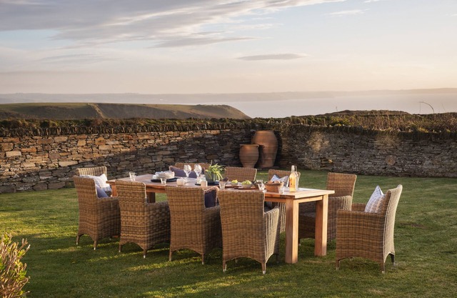 Reduced rates December, outstanding sea views, newly renovated, sleeps 10