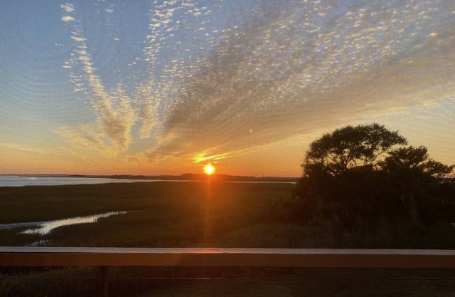 96 Mariners Cay offre des couchers de soleil incroyables, de larges vues sur l'eau, la plage, la piscine et le SHC!