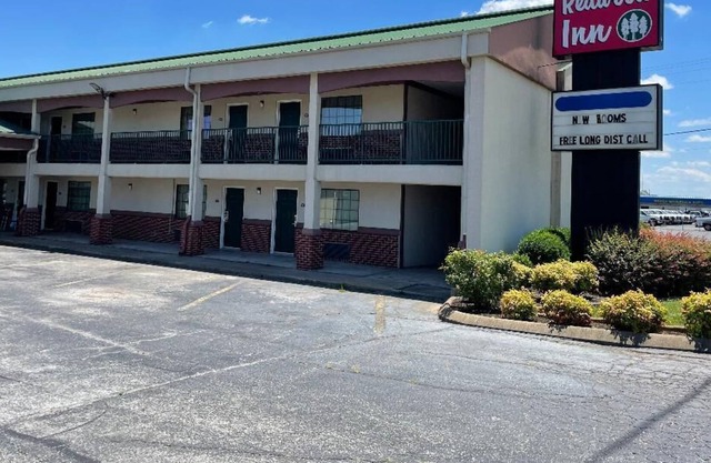 REDWOOD INN