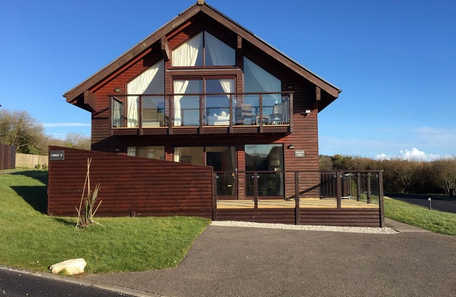 REDWOOD, RETALLACK, family friendly, with pool in St Columb Major