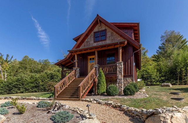 Relaxez-vous au Eagles Nest River Club: 2 000 pieds de façade Elk River! Animaux ok!