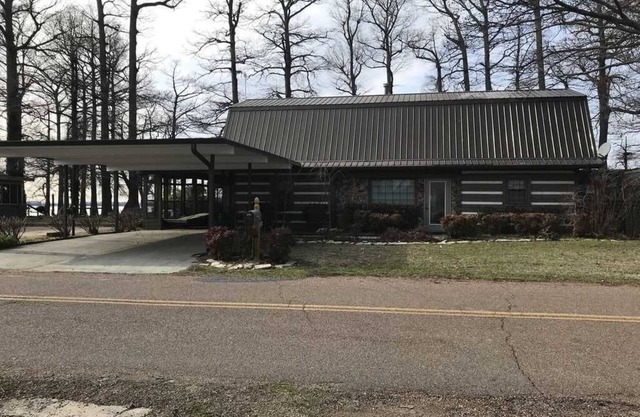 Reelfoot Lakefront 3 Bedroom Cabin, Tons of Space, Enjoy the Fishing, Birds and Deck