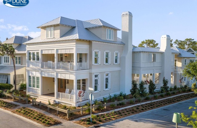 'Rees on Wiregrass' | Private Pool, Golf Cart, Carriage House | Lake District, WaterColor, FL