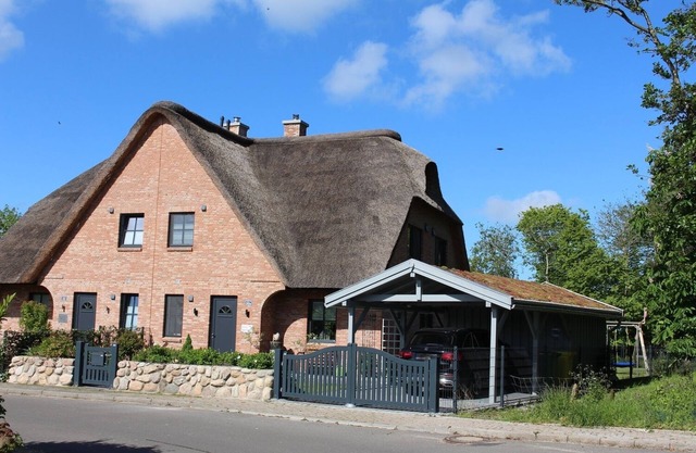 Reet-ferienhaushälfte "meerliebe" in Garding für 6 Personen