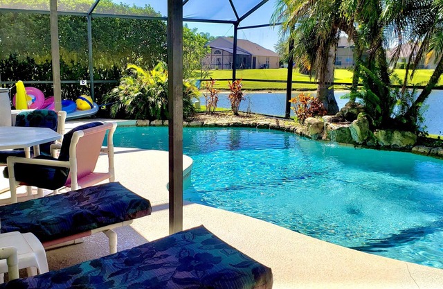 Ref 43. Villa with private pool, free hot tub. Lake view.