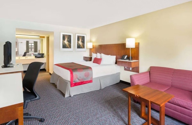 Refreshing Stay Near Zion National Park w/Poolside Access! Free Breakfast!