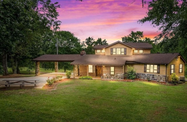 Refuge Ranch Lodge | Log Cabin | Lake | Privacy | Weddings