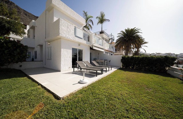 2 chambres à Los Gigantes avec grand jardin privé et terrasse avec vue sur la mer
