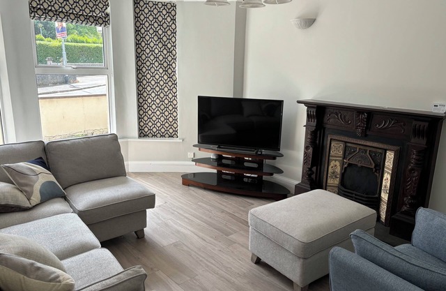 Refurbished 5-bed Central Newcastle. Ideal for families/golfers /activity breaks