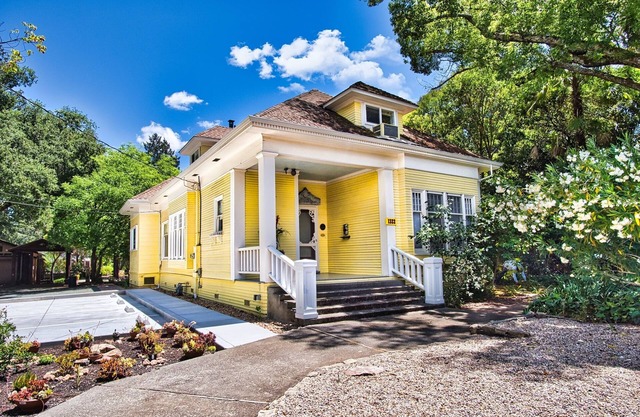 Regal 4bd / 4ba Victorian Home - 2 pâtés de maisons du centre-ville de Calistoga