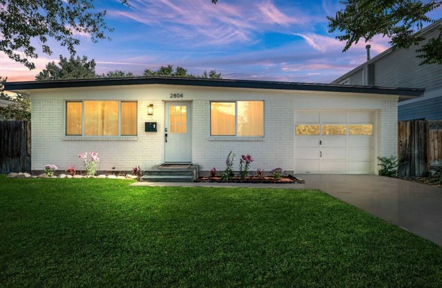 Regan Ave · 5 mins Away from Quinn's Pond & Downtown! 3Bed/1ba