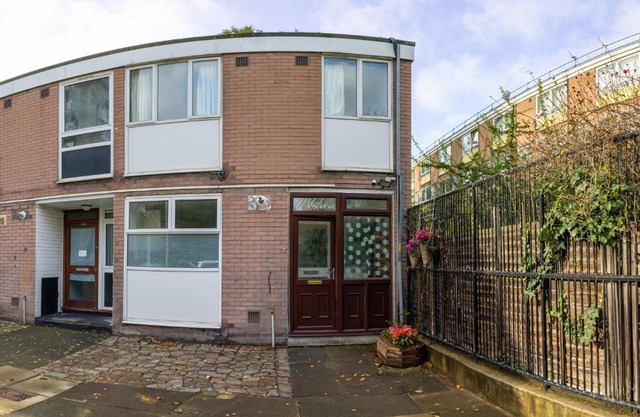 Regent's Park Sleeps 8 Pet Friendly & Garden