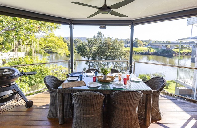 Regentville Waterfront Luxury Manor - Millionaires Location