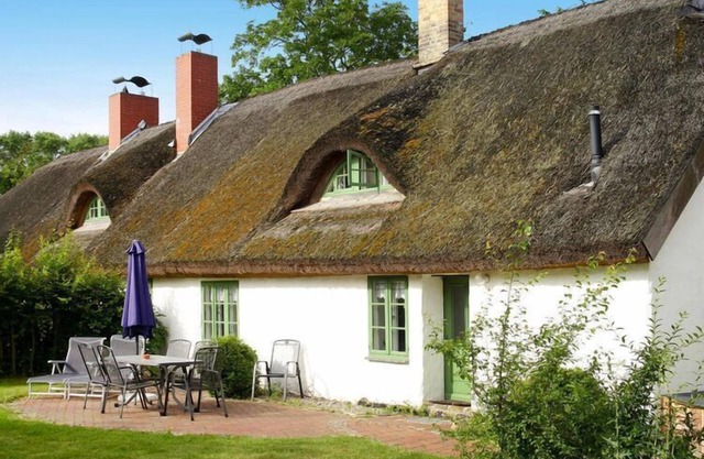 Maisons mitoyennes dans le village portuaire de Vieregge sur l'île de Rügen