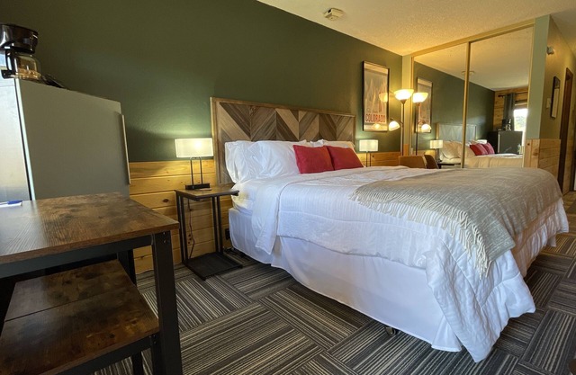 Relax, Adventure, Views, Amenities +Memories (King)