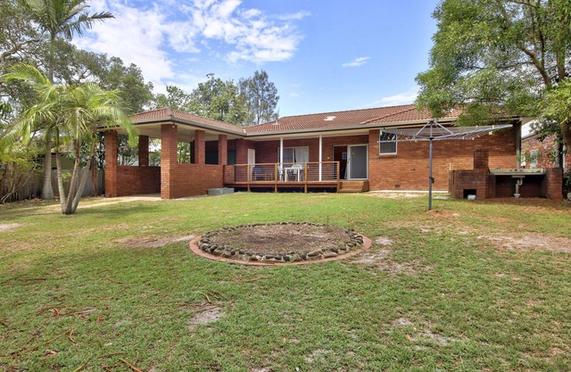 Relax and enjoy - this holiday home is located opposite main beach,...