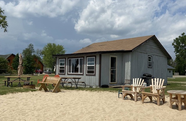 Cabin Lakefront On An All Sports Lake, A Sandy Beach Huge Offres Peace & Quiet.