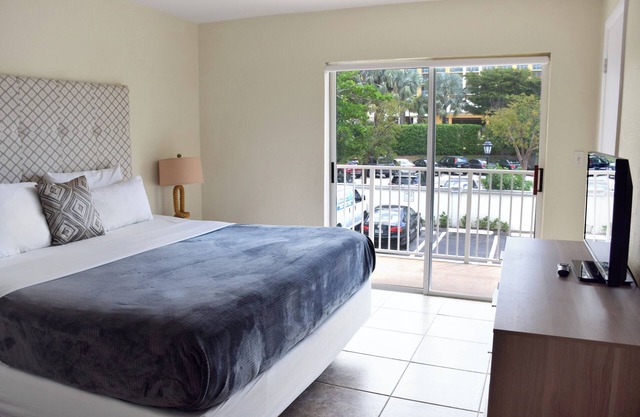 Relax And Recharge! Family Suite, Private Beach Access, Outdoor Swimming Pool
