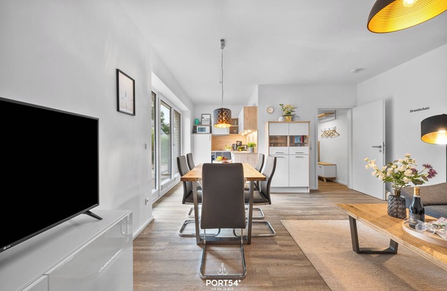 "Relax and Unwind in the Cozy Bikini Bottom Apartment by the Beach!"