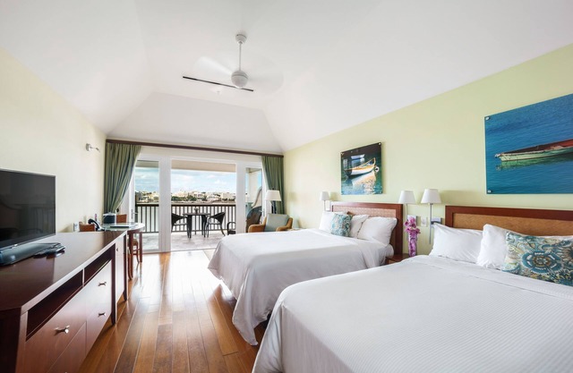 Relax and Unwind! 2 Comfortable Units, Outdoor Pool, FREE Parking, Near Aboretum