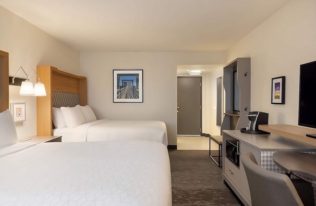 Relax and Unwind! 3 Family-friendly Units! Indoor Pool, Close to Fort Worth Zoo!