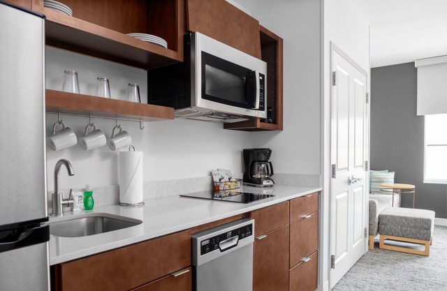 Relax and Unwind! 4 Relaxing Units, Free Breakfast, Free Parking, Pets Allowed
