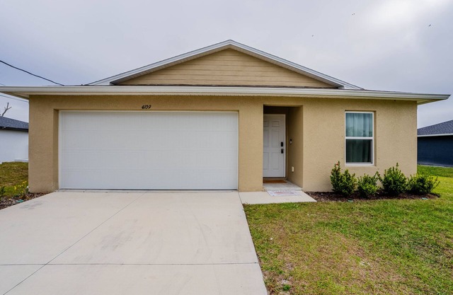 Relax and unwind in sunny Cape Coral!