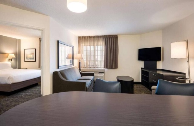 Relax at 3 Affordable Suites w/Kitchen & Friendly Staff – Ideal for Families