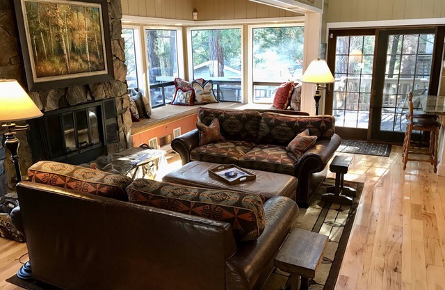 Relax at Lake Front Luxury Lodge-Near Yosemite-Pool Table-Private Dock & Lake -3