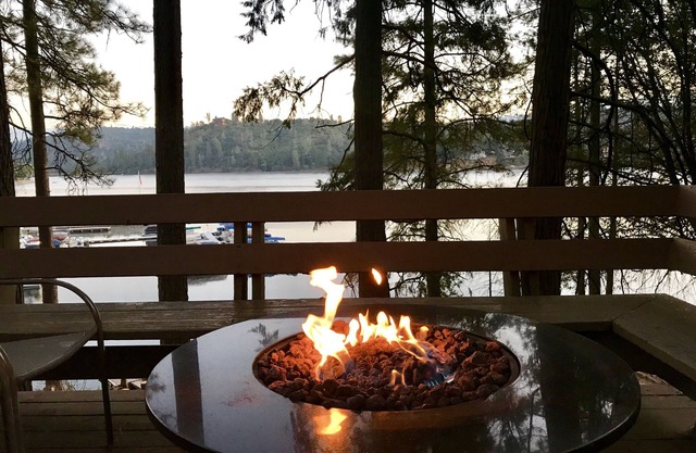 Détendez-vous au bord du lac de luxe Lodge-Près de Yosemite-Table de billard-Dock privé