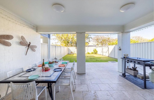 Relax at Pacific 1 private duplex with enclosed yard